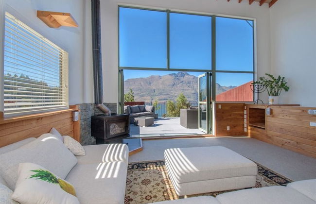 Mountain, lake, sun and this beautiful home - Foto 1