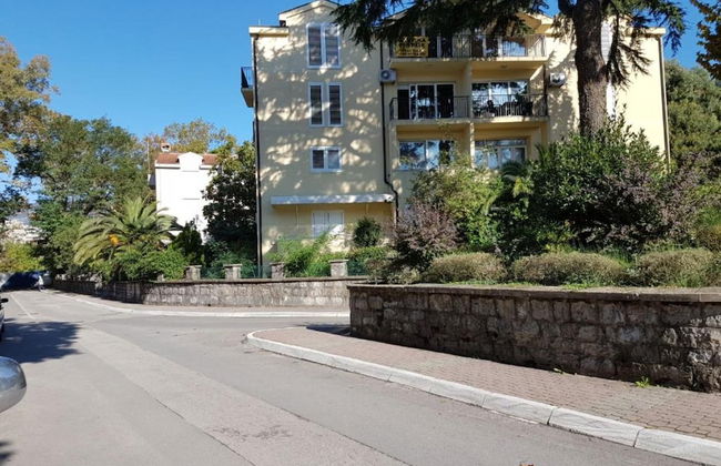 Relaxing Tivat Stay With Balcony & Free Parking - Photo 1