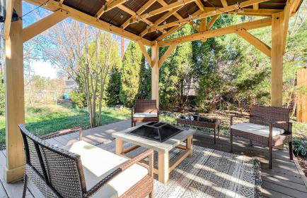 Homey Lodge - Cozy home / Walk to Revolution Mill / Near Downtown / Perfect for groups and family / Free parking - Foto 10