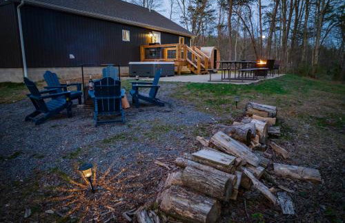 Wooded Circle - Barrel sauna, hot tub, fire pit - Foto 8