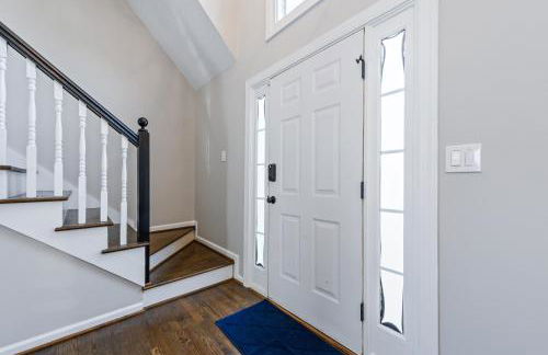 Fully Fenced & Stylish 3BR Near LakePoint Sports - Foto 15