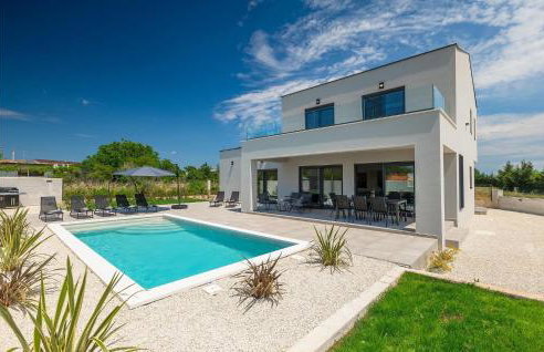 Villa Esire - Foto 1