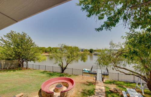 Game Room and Dock Waterfront Granbury Lake Retreat - Foto 32
