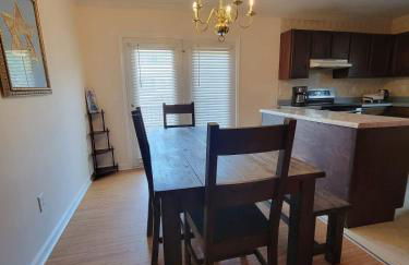 Great 4BR Home Near Emerald Pointe & Downtown - Foto 58