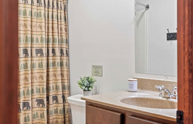 Bear Paw Lodge by Avantstay Hot Tub, Deck, & Fire Pit - Foto 30