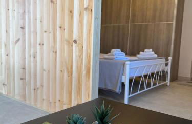 Phil's Apartments - Photo 3