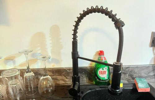 Lovely 3 Bed Ground Floor Apartment Near QE Hospital Harborne Birmingham New - Photo 53