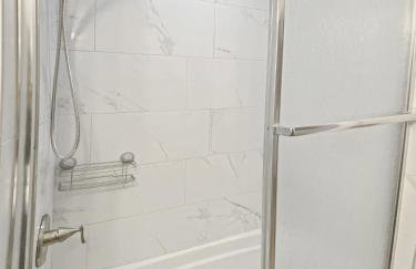 Lux 3BR, Steps from Airport, U of R & Grocery Stores - Foto 25