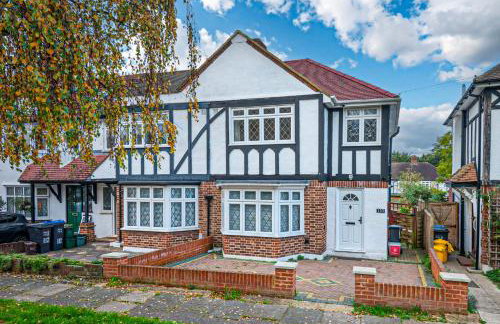 A wonderful and spacious house in a charming road - Photo 4