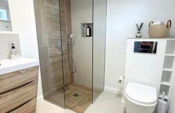 Modern 2 bed with parking in Marlow - Photo 2