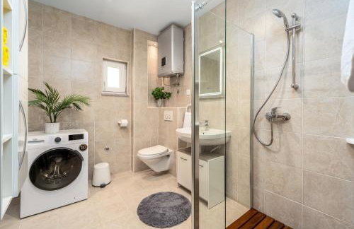 Villa Zara with 32 sqm heated Pool, Jacuzzi, Billiard, Tennis table, 8pax - Photo 26