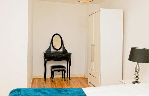 Birmingham City Centre Beautiful Apartment Walking Distance to Bullring Shopping Centre Private Parking - Photo 9