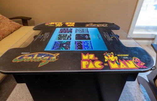 Riverbend Lodge Spacious Riverfront Home with Hot Tub Pool & Mountain view - Foto 73