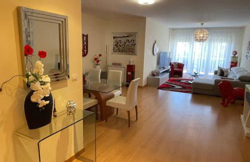 Stylish & Spacious Apartment with Balcony - Foto 16