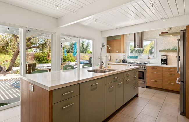 Mid Century Ranch - Private Resort-style Pool! - Foto 13