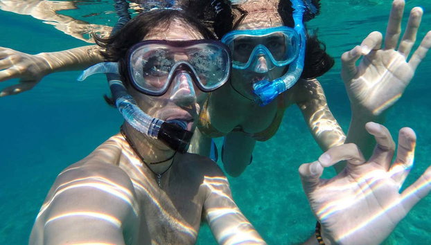 Snorkel en las calas de Bosa - Foto 5, Dos amigos descubriendo las calas de Bosa