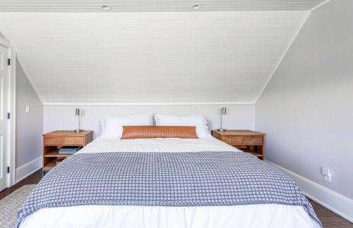 Stunning luxury Retreat I Wineries & Fall Farm Fun - Photo 62