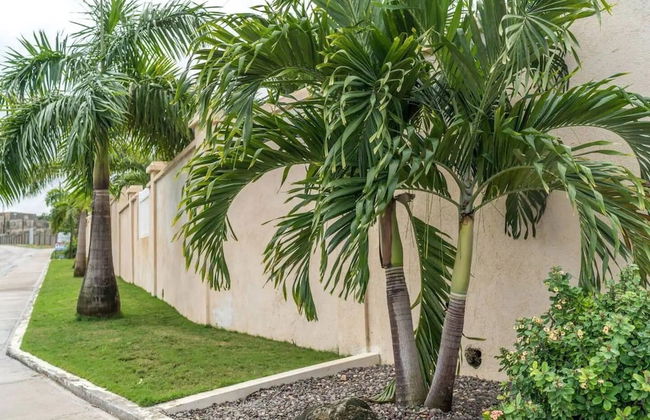 Nianna Coral Bay Stunning Townhouse- 5 - Photo 63