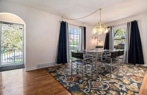 Bright & Stylish 4BR Spot - Close to Downtown Fun - Foto 20