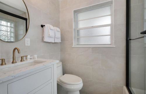 Waterfront Luxury Home With Pool And Boat Dock 3 Bedroom Home by RedAwning - Foto 53