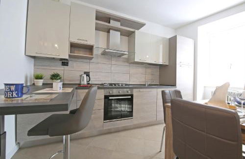 BELLAGIO DREAMS APT, pool, with private garden, near lake - Foto 8