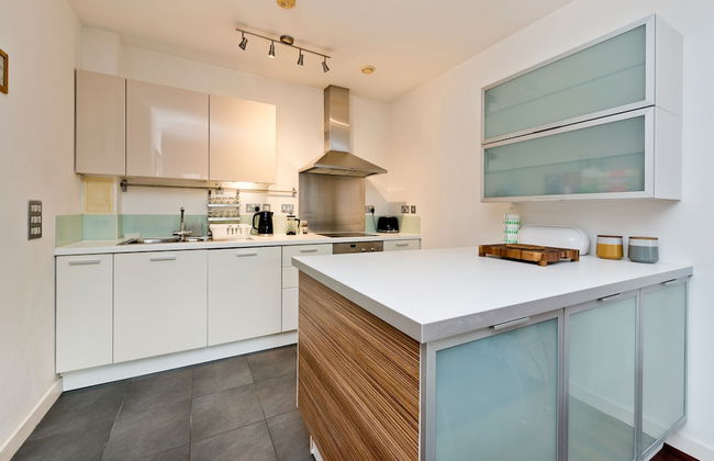 Spacious Flat With Balcony Close to the River in Greenwich by Underthedoormat - Foto 4