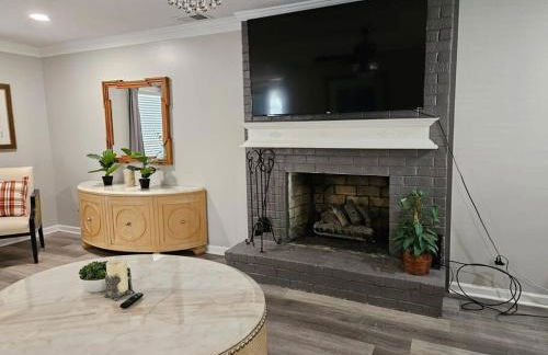 Luxury Pool with King beds Near Shops and Dining - Foto 18