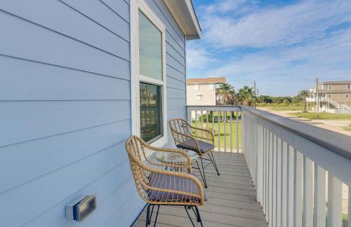 Relax Poolside, Walk to Sand! Galveston Family Gem - Foto 23