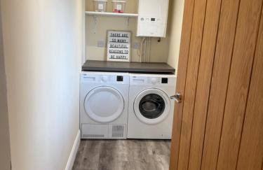 Four Bedroom House With Private Pool - Stunning countryside location with parking close to Chester City Centre - Photo 14