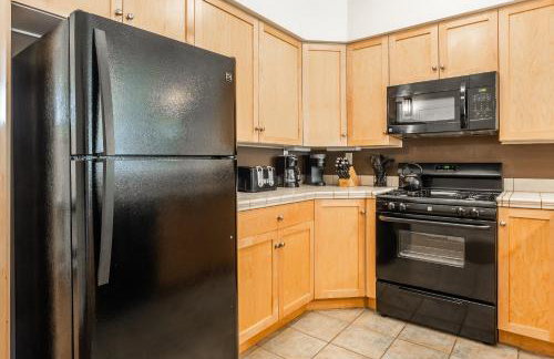 Mammoth Green #210 - Nearly Ski-in Ski-Out 2 Bedroom 2 Bath, Sleeps 6 on Golf Course - Photo 9