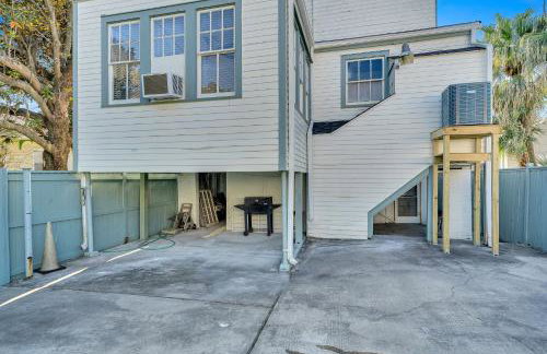 Bright Uptown home w gated parking - Foto 35