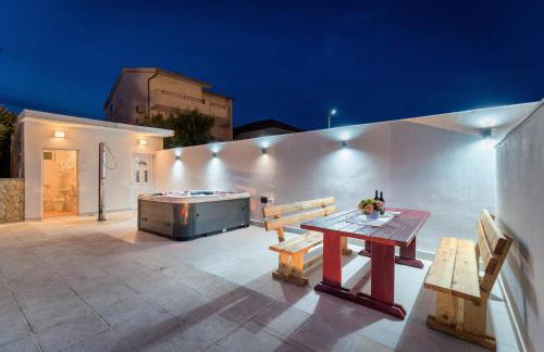 Apartments Katarina with swimming pool - Photo 8