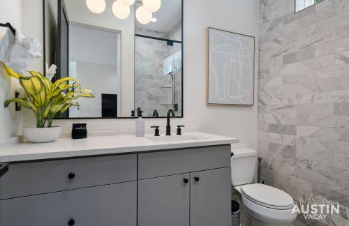 Luxury 2BR 2BA East Austin retreat w yard, deck and garage parking by Austin Vacay - Foto 30