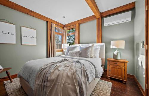 Walk to Village! Stunning timber chalet! Hot-Tub, Bonfire & more! - Foto 11