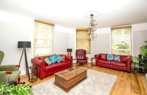 Marketplace Glastonbury - Photo 21