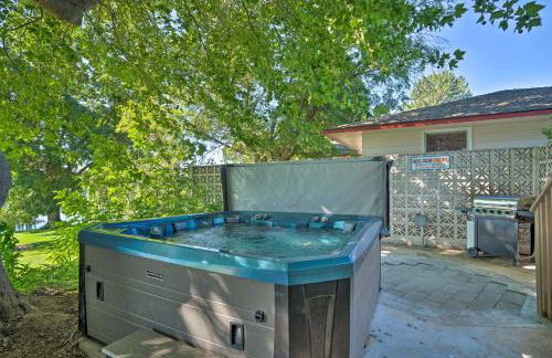 Lake House with Hot Tub - 1 Mi to Surf n Slide - Foto 39