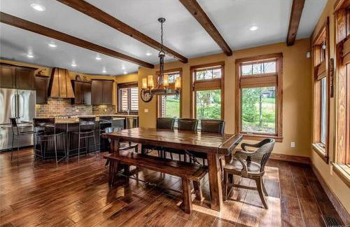 Luxurious Chalet! Hot-tub, Bonfire & Ideal Location for Skiing & Town - Foto 9