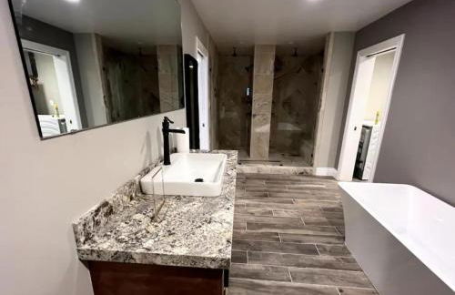 Lux Private Home - Pool, Billiards, 8 Smart TVs, Board Games, Cotton Bedding - The Stone Sanctuary at McCullough Hills Trailhead - Foto 28