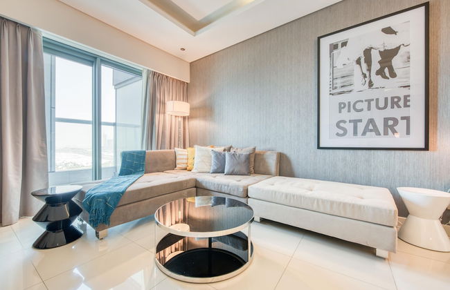 Maison Privee - Cool Dubai Apt next Burj Khalifa & Design District - Photo 12