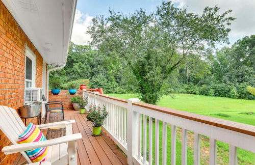 Charming Stone Mountain Studio Deck and No Steps - Foto 3
