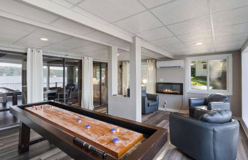 Lakefront Home Private Dock with Main Channel View - Foto 6