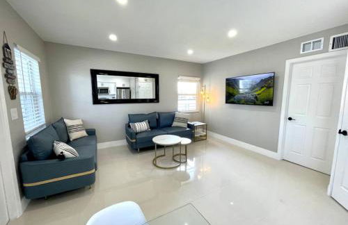 Renovated Intercoastal 2Bdrm 1 bath condo Walk to Beach - Foto 3