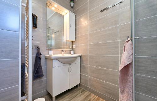 CVETKOVA HIŽA sa JACUZZIJEM - Foto 20