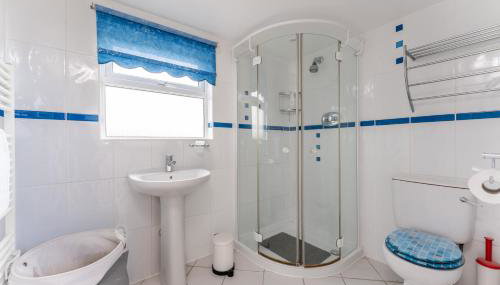 Spacious Seaside Home in Peaceful Coastal Setting - 5 Minutes Walk to the Beach - Foto 5