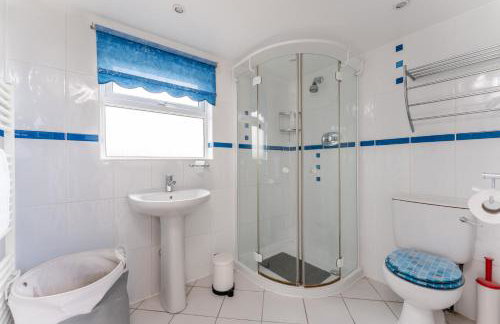 Spacious Seaside Home in Peaceful Coastal Setting - 5 Minutes Walk to the Beach - Foto 5