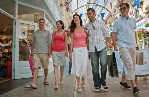 LOOKOUT by BOURNECOAST - A Stylish Flat with a Balcony, SEA GLIMPSES and Parking- Just a 10 Minute Walk to the Sandy Beaches - FM8405 - Photo 38