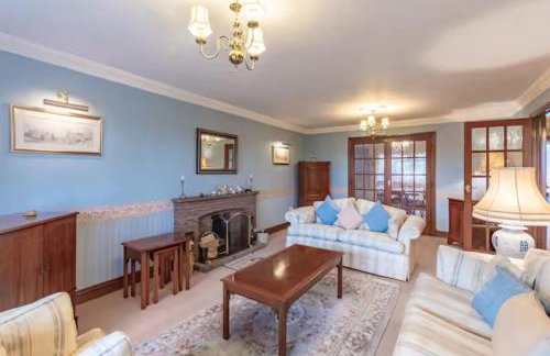 Tudor Style Seafront Home Sea Views Shoebury - Pass the Keys - Foto 34