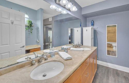 Point Loma 2BR Townhome w Parking in Prime Location - Foto 26