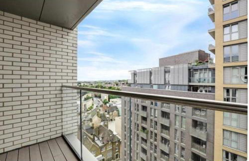 Central 1-Bed Apt for 4 Near Transport & Shops - Foto 24