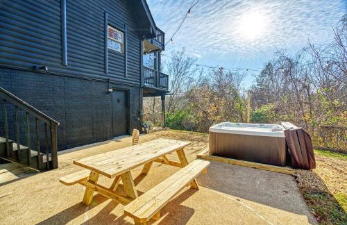 The Black Log Cabin - Hot Tub & Game Room - Foto 43